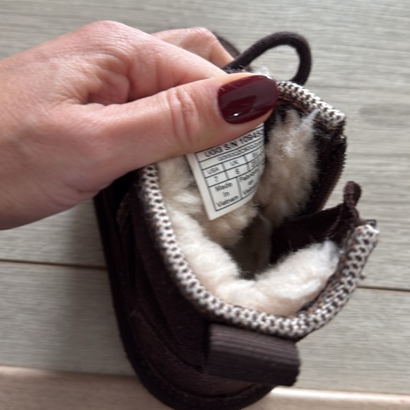 Toddler Uggs size 7 - Picture 4 of 4